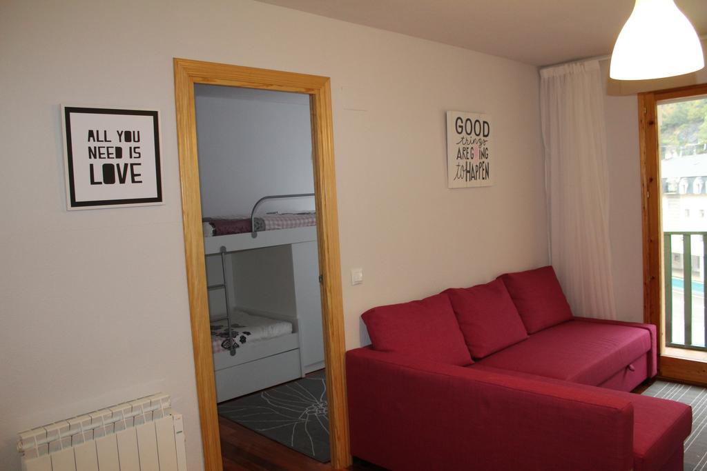 Apartamento Vivienda Turística Pirineos XXI Canfranc Habitación foto